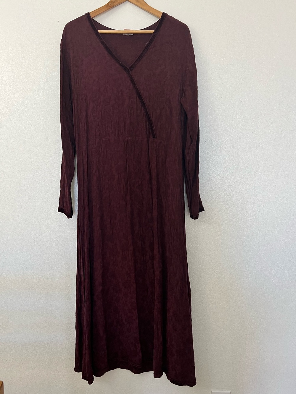 Vintage CP Shades Long Sleeve V-Neck Velvet Hems Maxi Dress in Burgundy Large